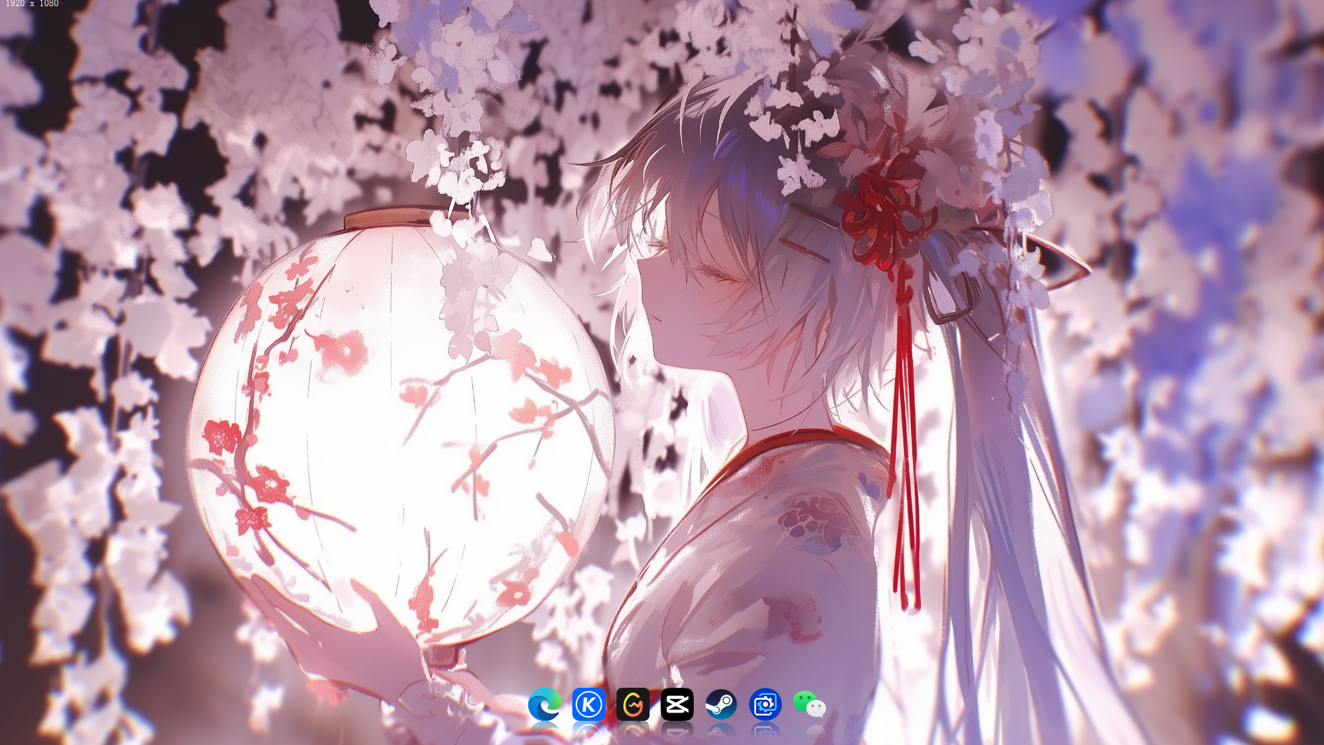 初音未来手持樱花灯笼，穿和服立于夜樱树下的高清4K动漫电脑壁纸