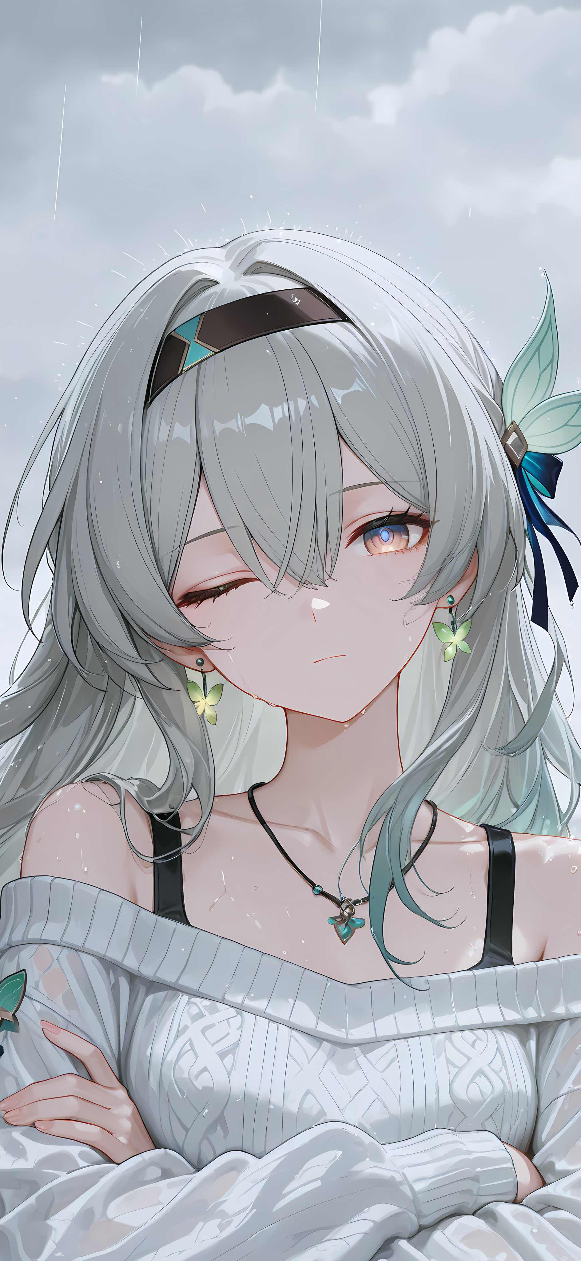 崩坏：星穹铁道流萤4K手机壁纸，银灰长发少女露肩白毛衣，蓝橙渐变眸与绿叶蝴蝶发饰融入雨天静谧氛围